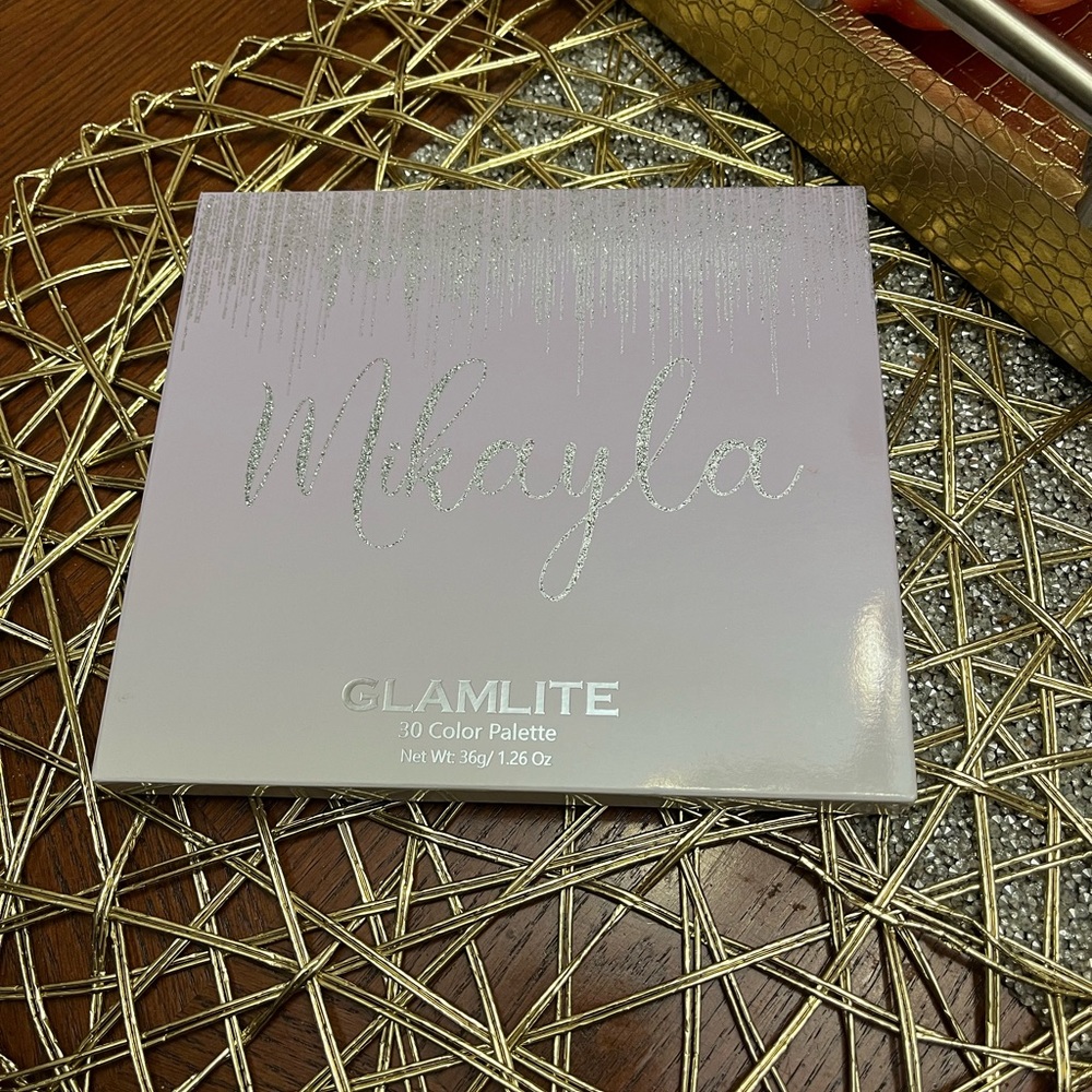 Mikayla Glam lite palette New